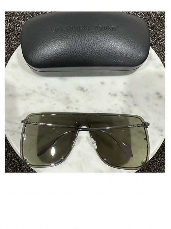 Alexander McQueen Oversized Shield Sunglasses Black Gradient Lens w/ Case main image 6